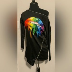 Woman’s black side zipper lip shirt